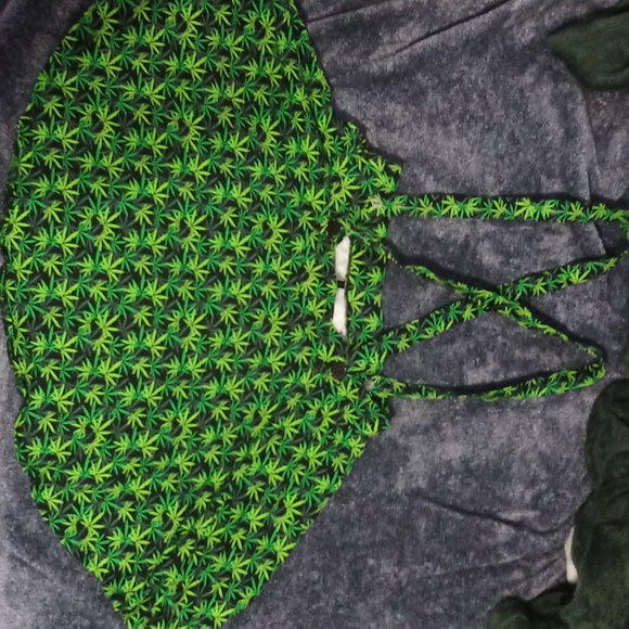 Green Leaf Patterned Dress - Picture 3 of 3